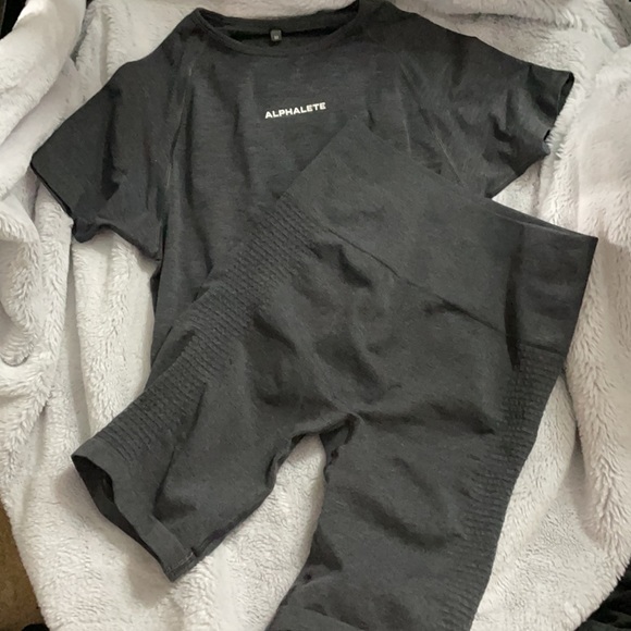 Alphalete Pants - Alphalete crop and biker shorts set in galaxy grey